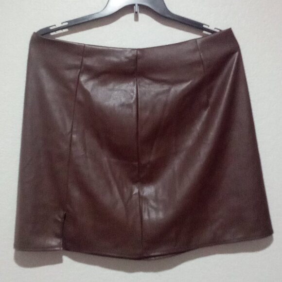 Old Navy Faux Leather Skirt, Back Zipper... Size "XL" - Picture 1 of 2